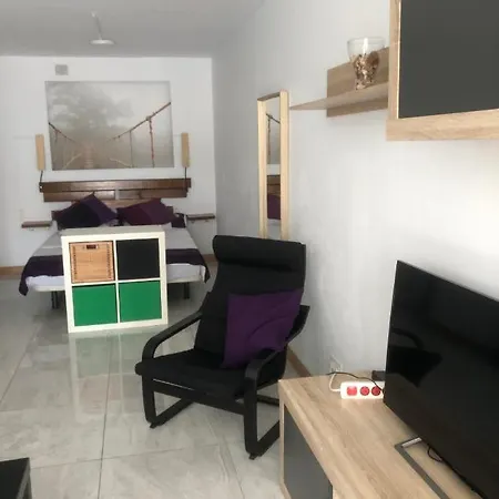 Torremolinos, Bonito Apartamento Studio La Carihuela * Торремолинос